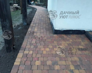 Отмостка дома из брусчатки