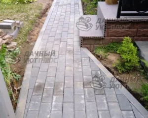 Благоустроенная дорожка на участке