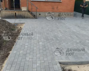 Благоустроенная придомовая территория