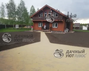 Благоустроенный участок - газон, площадка, дорожки