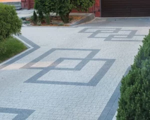Мощение оригинальным рисунком парковки и въездной зоны