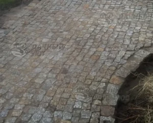 Мощеные брусчаткой дорожки