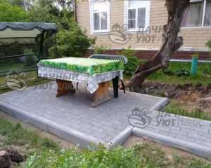 Площадка из брусчатки на участке