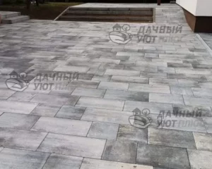 Площадка под автомобиль возле дома