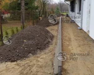 Подготовка к мощению отмостки и обустройству газона