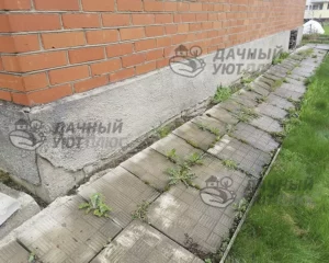 Старая разрушенная отмостка