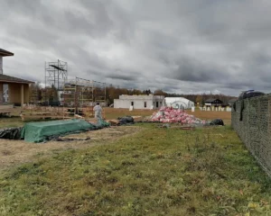 Территория перед домом до благоустройства