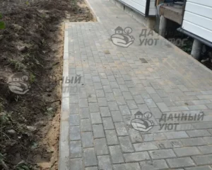 укладка плитки по периметру дома