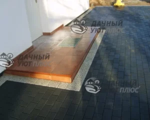 Укладка тротуарной плитки перед домом